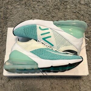 Women’s Nike Air Max Flyknit